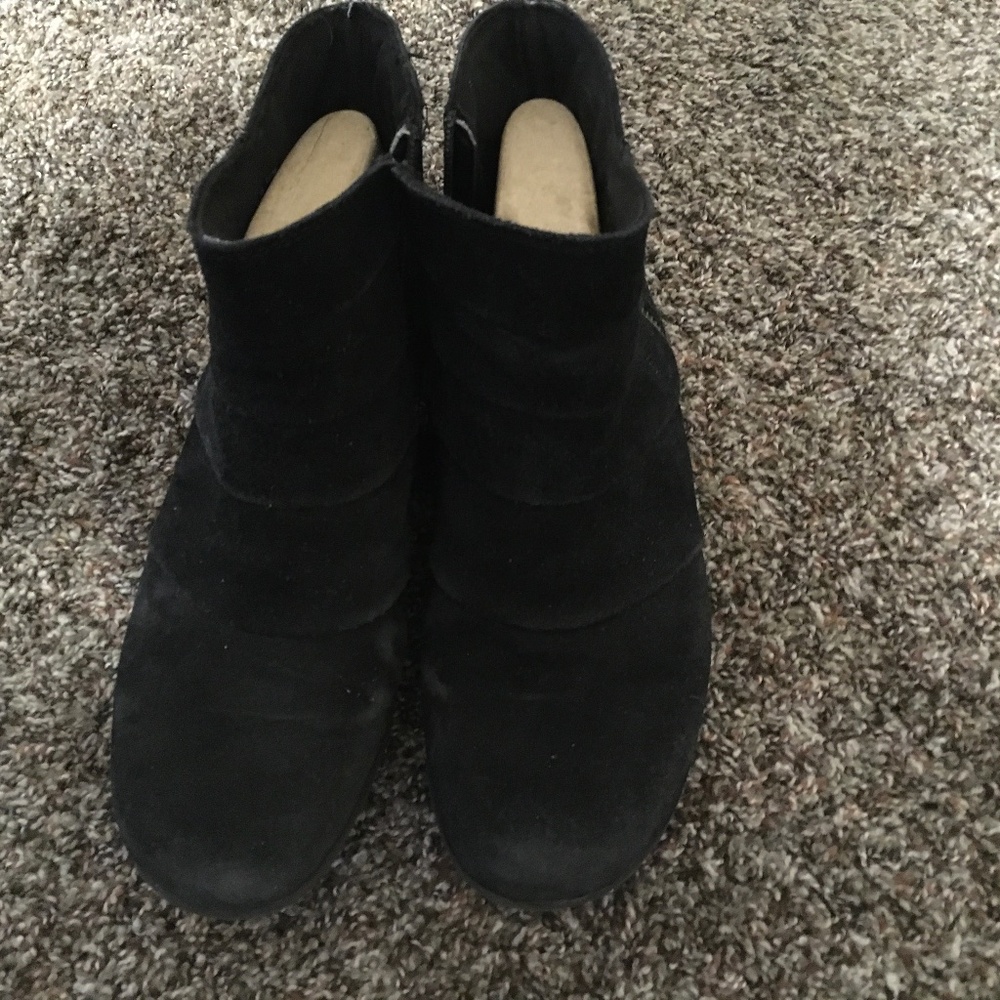 Clarks ankle boot, size 9 wide, Black